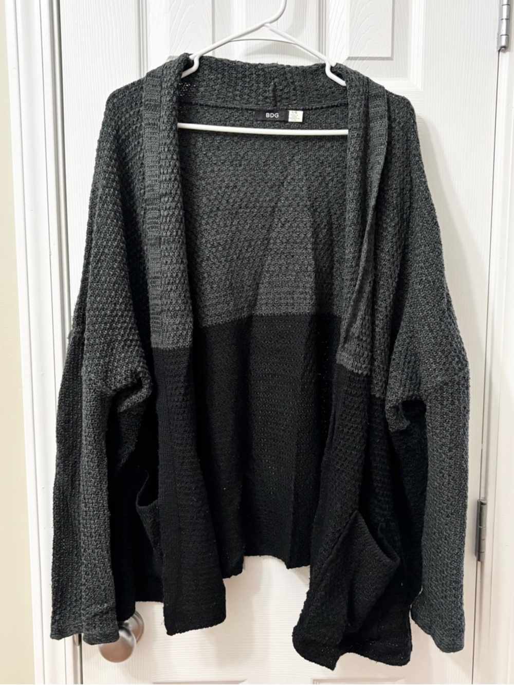 Urban Outfitters BDG Cozy Colorblock Open-Front Cardigan Dark Gray Black Sz L - Picture 2 of 7